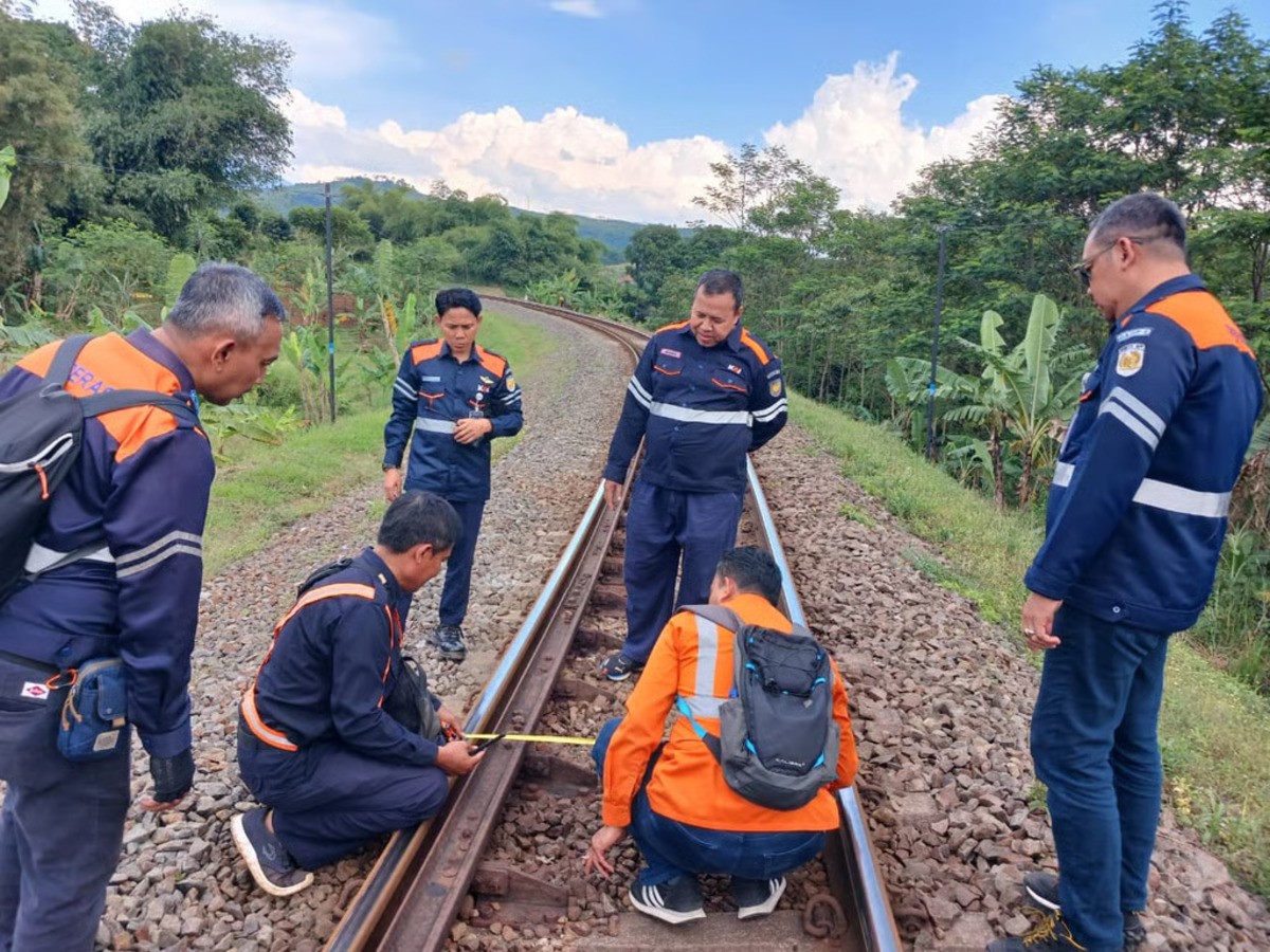 Jelang Angkutan Nataru 2025/2026, Daop 2 Bandung Intensifkan Pemeriksaan Prasarana Kereta Api