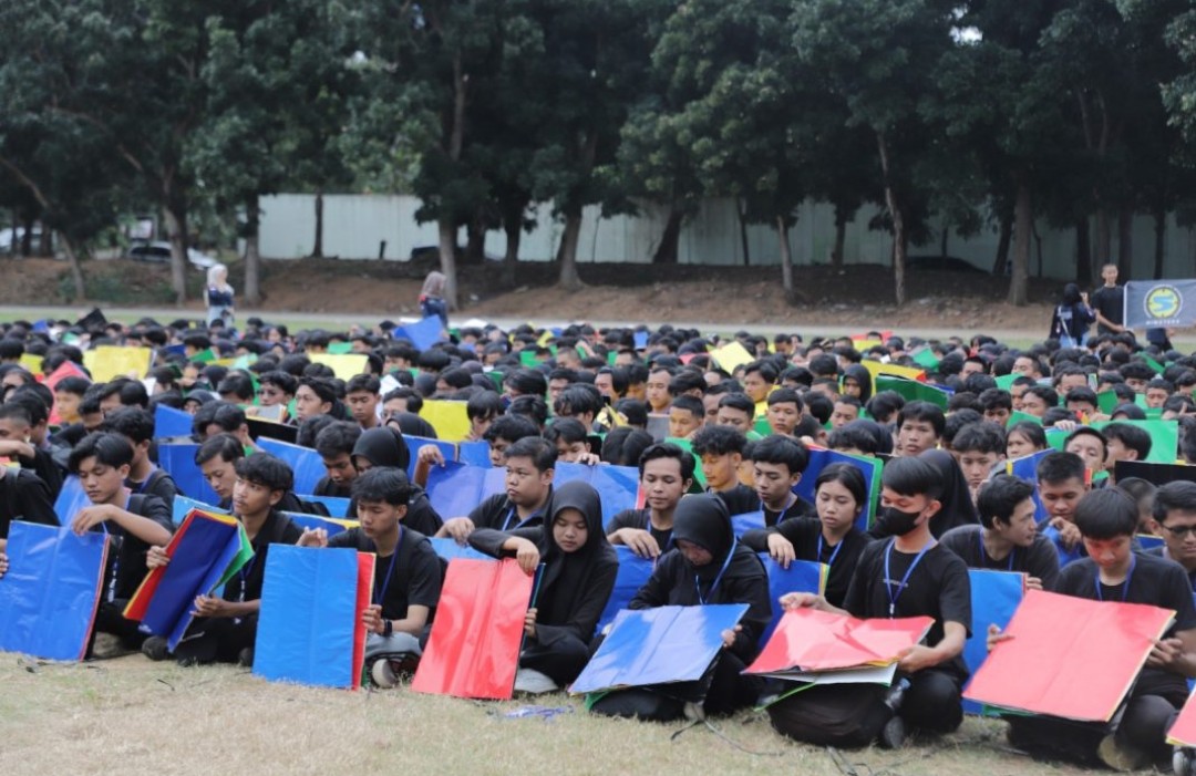 Perdana, Fakultas Teknik Unila Adakan Paper Mob PKKMB