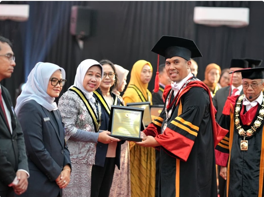 Rektor Unila Raih Penghargaan Itera Adi Karsa Madya