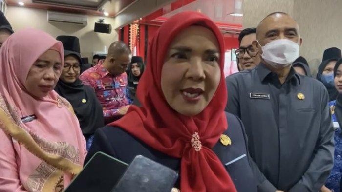 Pemkot Bandar Lampung memberikan bantuan satu unit ambulance untuk klinik UIN Raden Intan Lampung