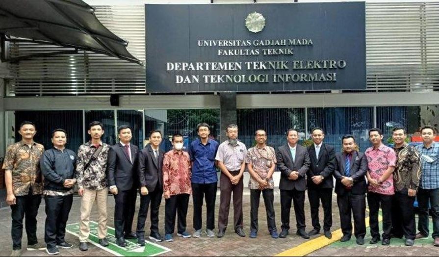 Universitas Teknokrat Indonesia Kunjungan ke UGM Guna Kembangkan Mobil Listrik di Lampung
