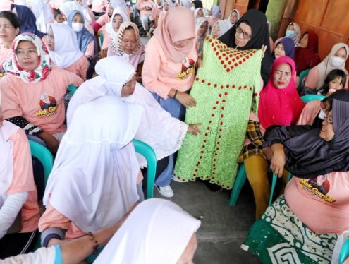 Belajar Teknik Sulam Usus dan Rajut Bersama Mak Ganjar Tulang Bawang Lampung 