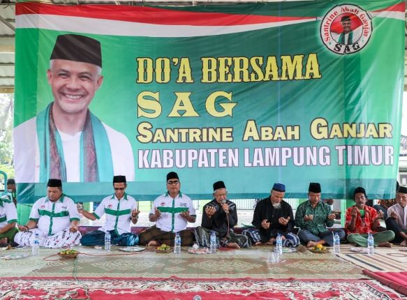 Relawan Santrine Abah Ganjar Berikan Bantuan Karpet Musala untuk 7 Dusun di Lampung